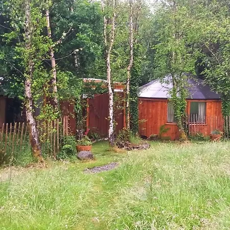 Cozy Retreat Sleeps 2 With Hot Tub & Pets Ok