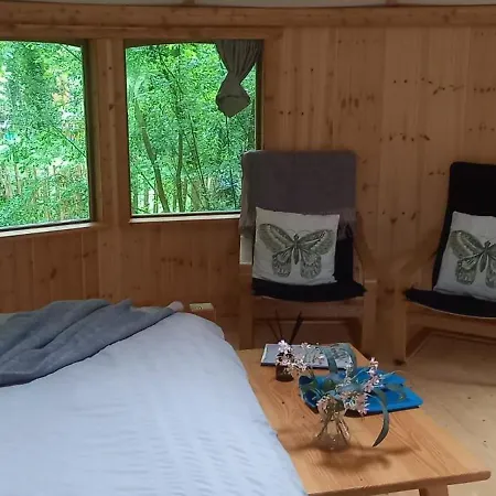 Cozy Retreat Sleeps 2 With Hot Tub & Pets Ok *