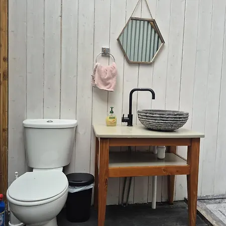 Cozy Retreat Sleeps 2 With Hot Tub & Pets Ok * Bantry